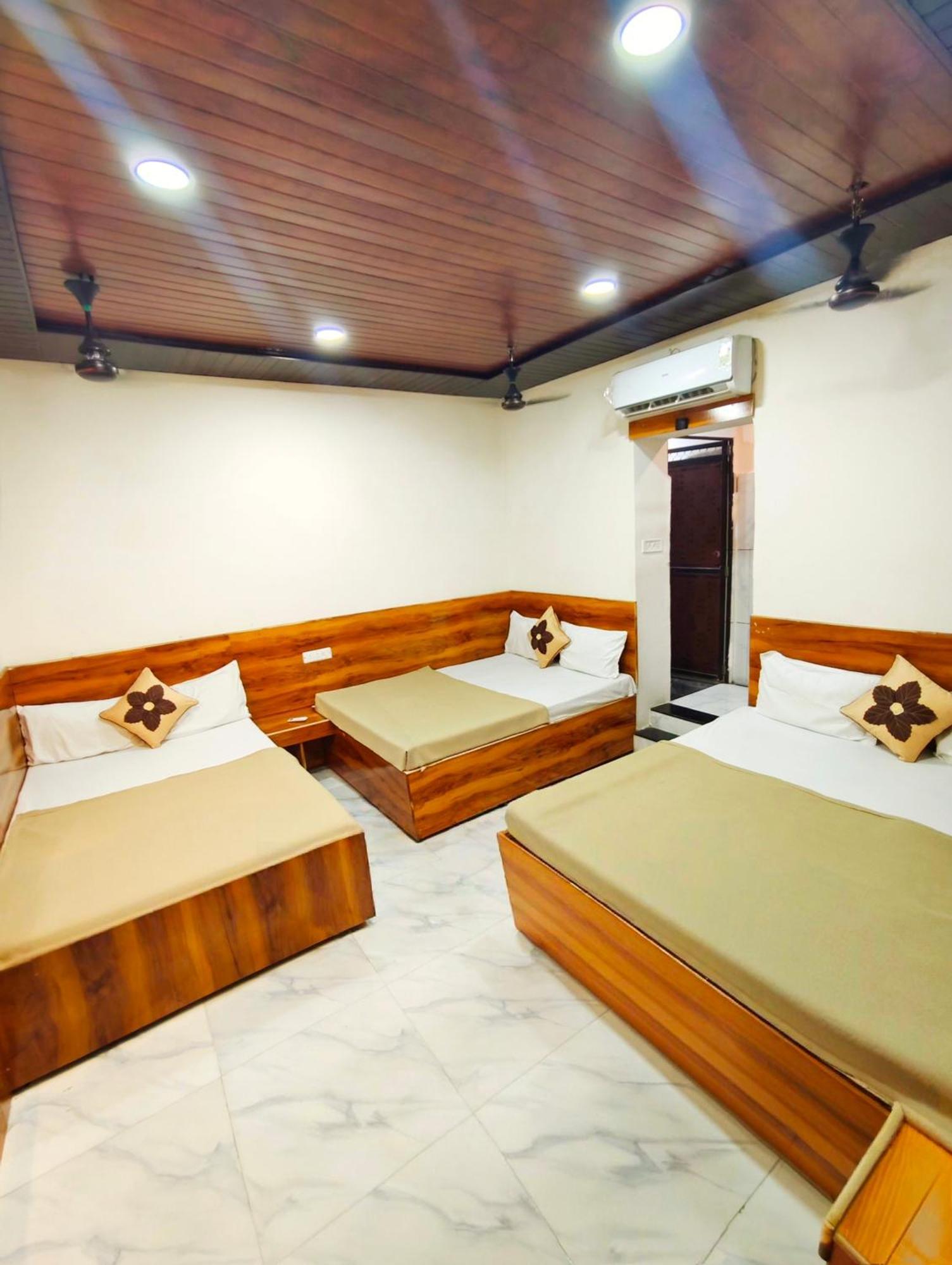 Hotel Om Palace อุจเจน ภายนอก รูปภาพ