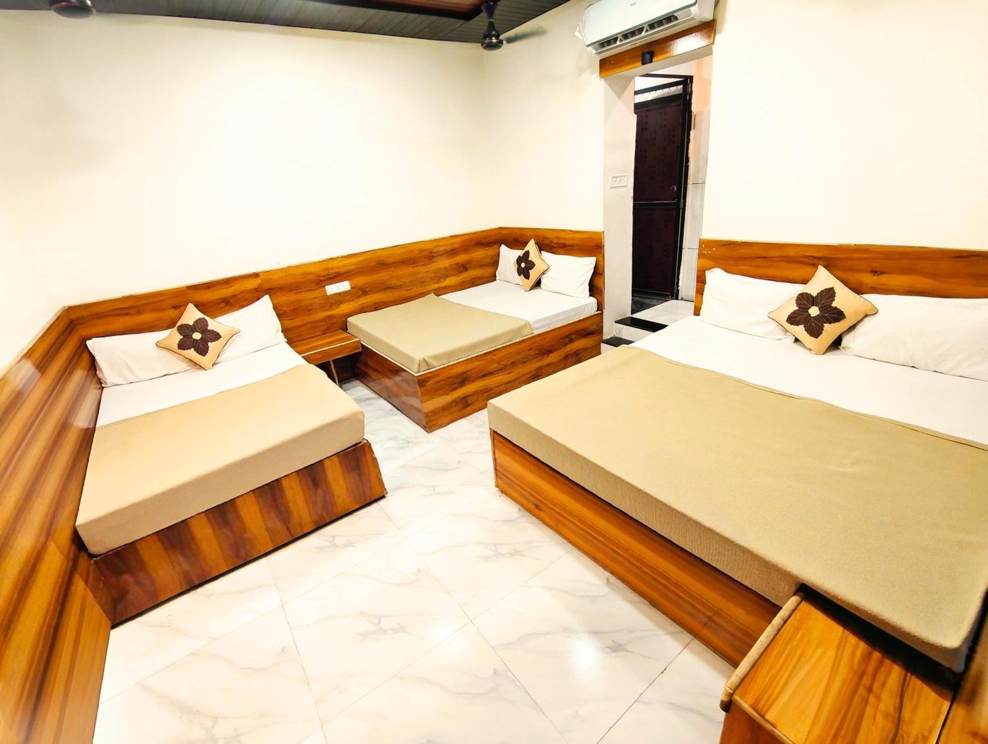 Hotel Om Palace อุจเจน ภายนอก รูปภาพ