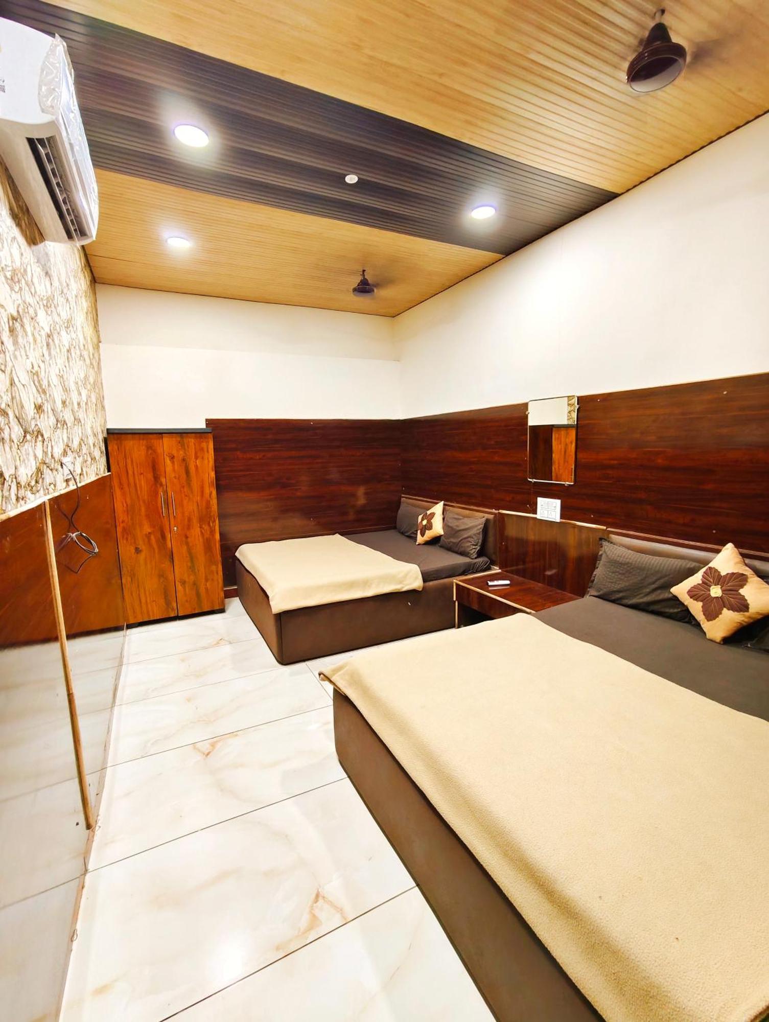 Hotel Om Palace อุจเจน ภายนอก รูปภาพ